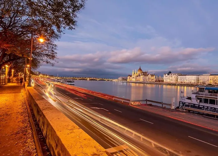 Tranquil Danube Escape Buda Hills Serenity Budapeszt