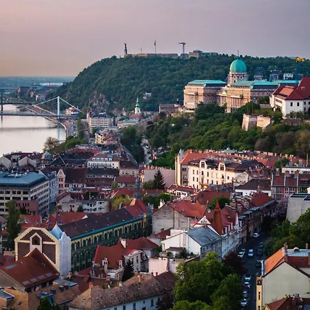 Tranquil Danube Escape Buda Hills Serenity * Budapeşte