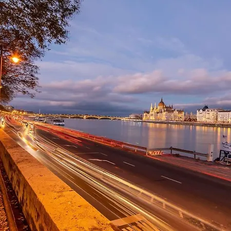 Tranquil Danube Escape Buda Hills Serenity Βουδαπέστη