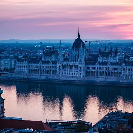 Tranquil Danube Escape Buda Hills Serenity Διαμέρισμα