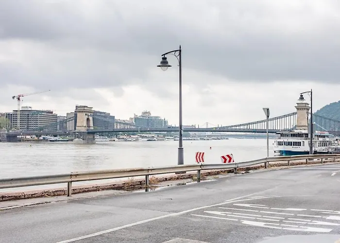 Διαμέρισμα Tranquil Danube Escape Buda Hills Serenity