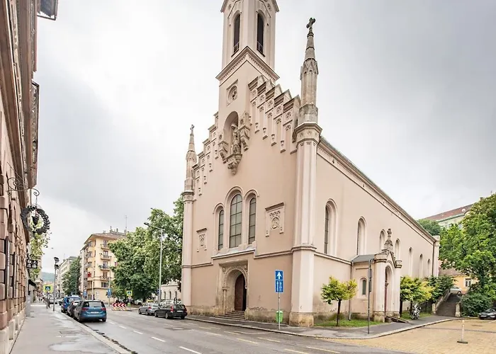 Tranquil Danube Escape Buda Hills Serenity * Budapest